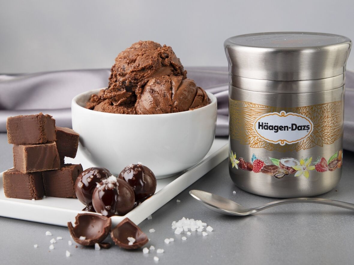 Im Onlineshop von Loop bietet Nestlé Produkte von Häagen Dazs in wiederwendbaren Metalldosen an.