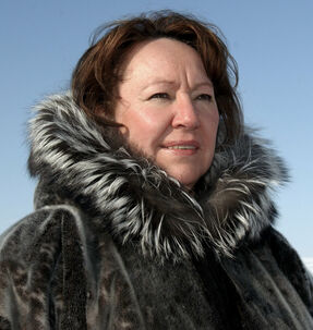 Sheila Watt-Cloutier ist eine erfolgreiche Vorkämpferin für die wirtschaftlichen, sozialen und kulturellen Rechte der arktischen Inuit.