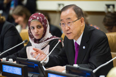 Anfang Mai präsentierte der Generalsekretär der Vereinten Nationen (VN) − und diesjährige Gewinner des deutschen Nachhaltigkeitspreises − Ban Ki-moon einen viel beachteten Bericht zur Lage der Migranten und Flüchtlinge weltweit („In Safety and dignity“).