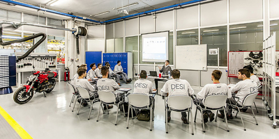 In neuen Trainingscentern beginnen die Teilnehmer des DESI-Programms (Dual Education System Italy) ihre Praxisausbildung.