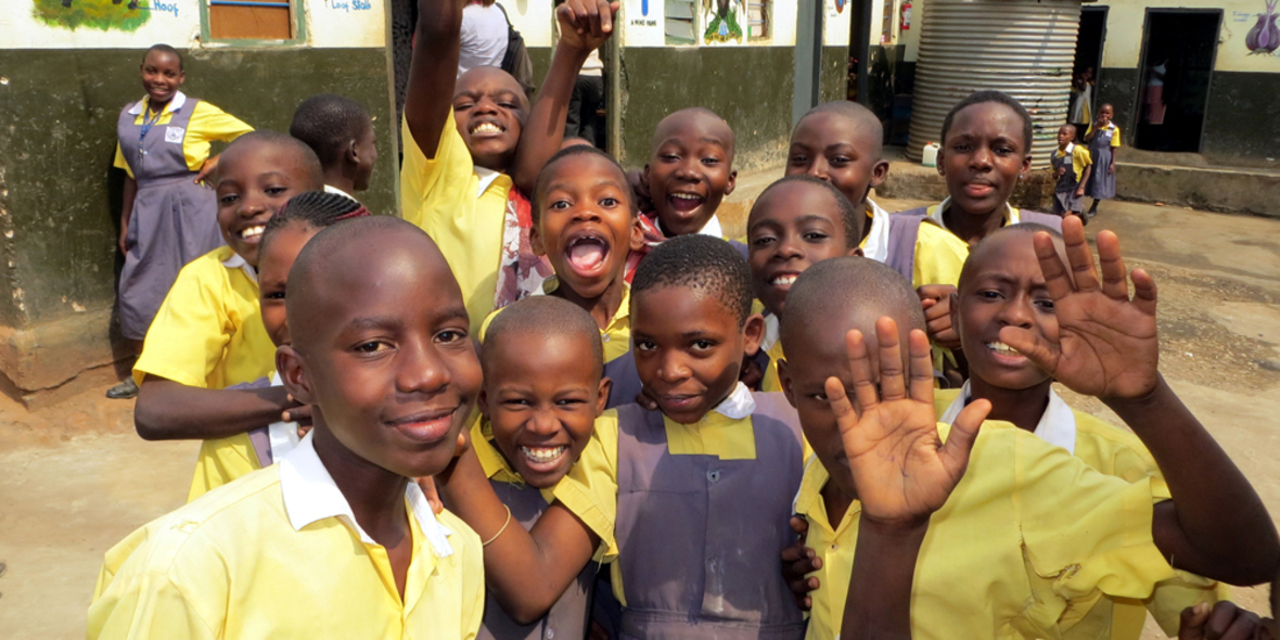 Zusammen für benachteiligte Kinder in Uganda
