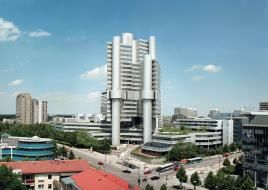 HVB Verwaltungsgebäude in München, hier werden auch Aufgaben von Mitarbeitern der Pfennigparade übernommen. Foto: HVB