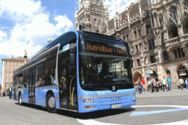 Der MAN Lions City Bus verbraucht dank Hybridtechnologie etwa 30 Prozent weniger Kraftstoff als ein herkömmlicher Stadtbus. Foto: MAN