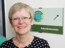 Dr. Angela Lockhoff vermittelt bei der KulturDrehscheibe Leverkusen kostenlose Veranstaltungs-Tickets, Foto: Bayer