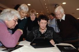 Rita Süssmuth übergibt Tablet PCs an Senioreneinrichtung GDA Wohnstift, Foto: E-Plus Gruppe