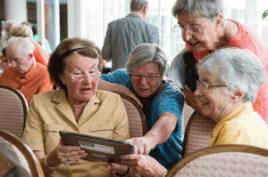 Bad Kissinger Seniorinnen mit dem Tablet PC, Foto: E-Plus Gruppe