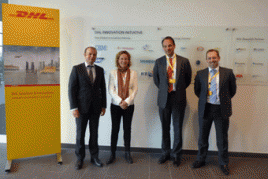 Petra Kiwitt, DHL Solutions &amp; Innovations und Bas Burger, BT Global Commerce (2.v.r.) mit Kollegen. Foto: Deutsche Post DHL