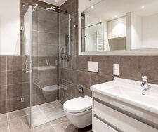 Kostenfresser Warmwasser: Wie sich mit einer Badsanierung der Wasserverbrauch halbieren lässt – ohne Verzicht