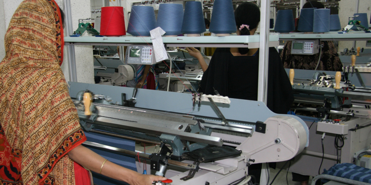 Untersuchung zu Arbeitsbedingungen in westindischen Textilbetrieben