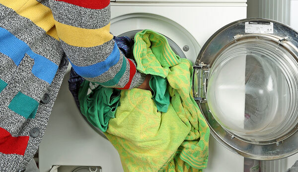Umweltbelastung durch Mikroplastik: „Das Waschen ist eine Hauptquelle“