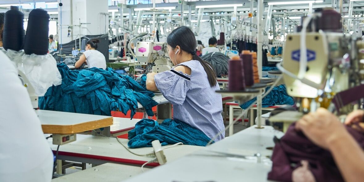 Migrantische Arbeitskräfte: US-Konzerne am häufigsten mit Missbrauchsfällen verknüpft