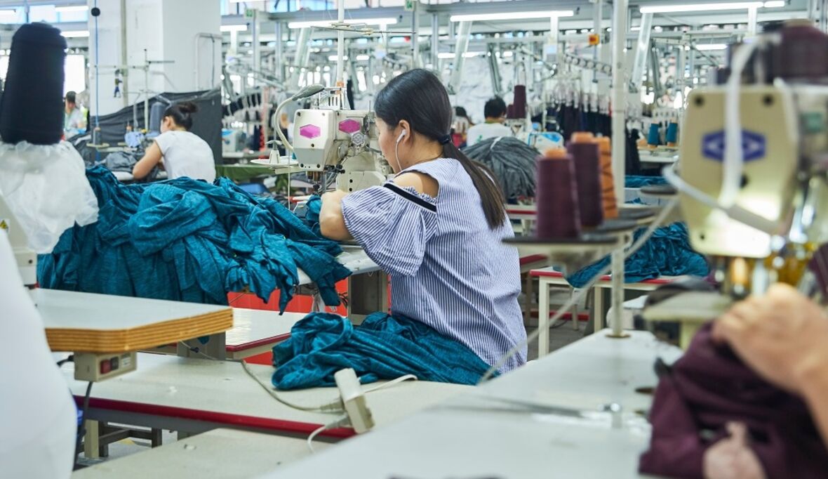Migrantische Arbeitskräfte: US-Konzerne am häufigsten mit Missbrauchsfällen verknüpft