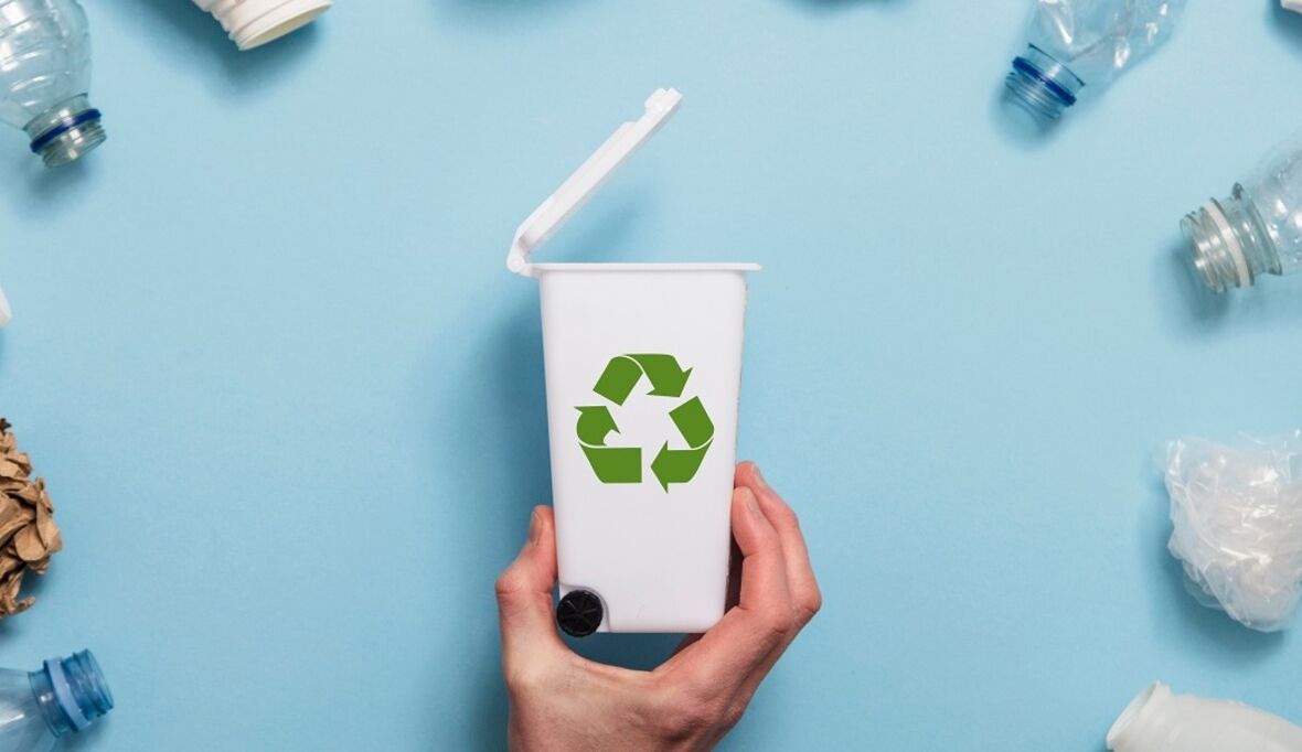 Rote Karten für Discounter: DUH kritisiert Einweg-Flut im Lebensmittelhandel