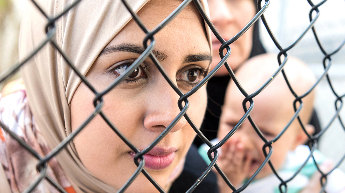 Frau-Grenze-Syrien-Flucht-Flüchtlinge