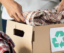 Vom Kleiderschrank in die Kartonage: Papier aus Textilresten