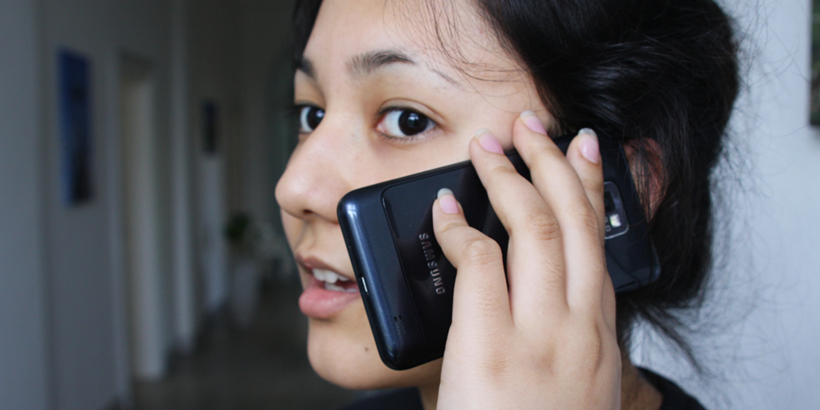 Mädchen verdummen durch Dauertexten 