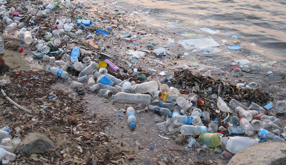 Forschungslabor zur Analyse des Kunststoffabbaus in Gewässern