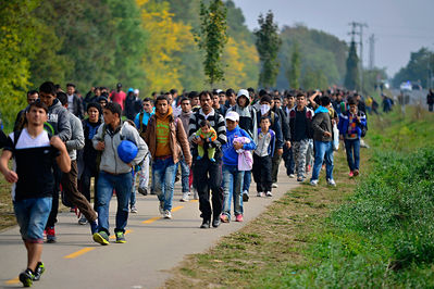 Flüchtlinge auf ihrer Wanderung in die Sicherheit.