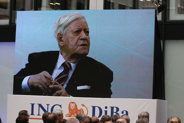 Bundeskanzler a.D. Helmut Schmidt ist Namenspatron des Helmut Schmidt Journalistenpreises, der jährlich von der ING-DiBa ausgeschrieben wird.