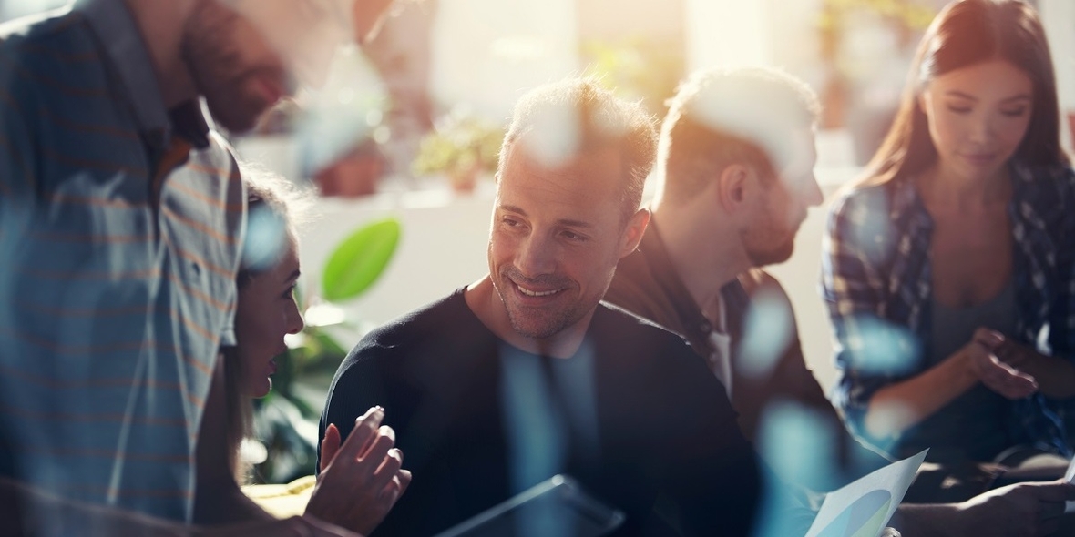 Nachhaltigkeit durch Bildung: IU Group erhält B Corp-Zertifizierung 