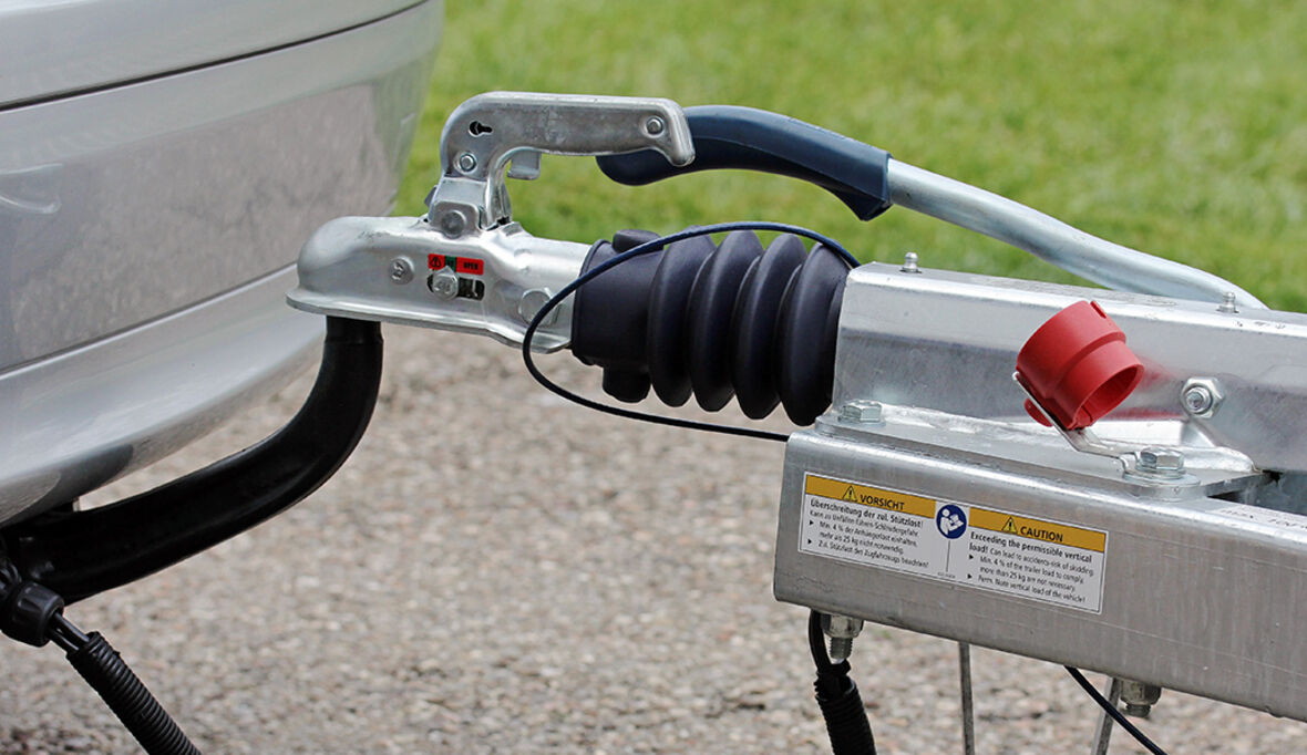 Auto mit Anhängerkupplung mieten oder nachrüsten – was ist sinnvoller?