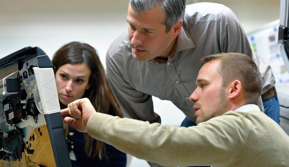 Deutsche halten Automobilbranche für nicht innovativ genug