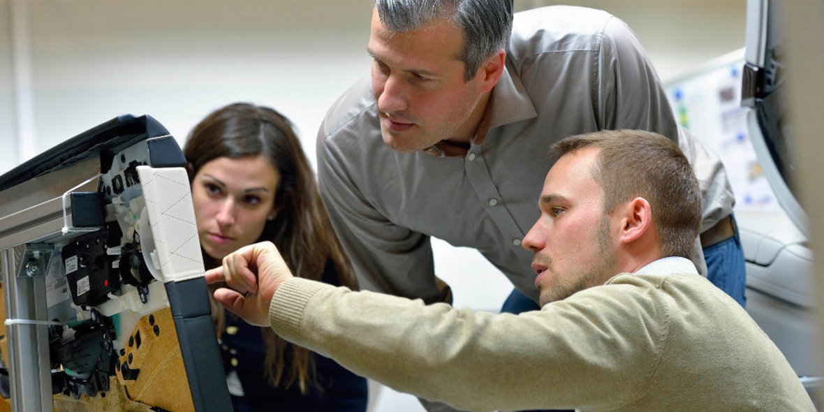 Deutsche halten Automobilbranche für nicht innovativ genug