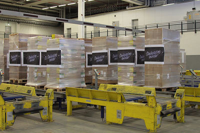 Aktion Weihnachtswunder: Pakete im Logistik-Zentrum.