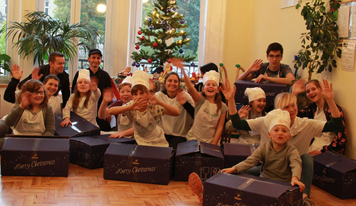 Tchibo schenkt den Tafeln 100.000 Geschenkpakete