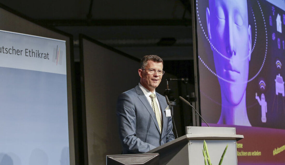 Wie wird die Zukunft mit intelligenten Maschinen?