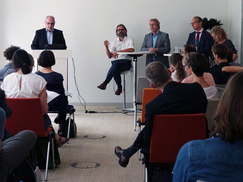 Diskussionsrunde nach der Vorstellung der Studie