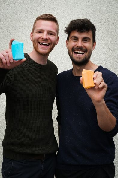 Christoph Lung und Johannes Lutz, Gründer von Duschbrocken.