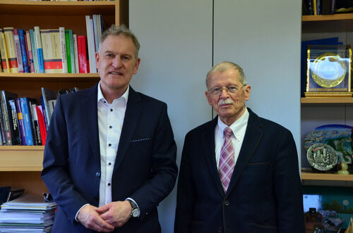 Entwickler des GreenMLA® Herr Prof. Dr. Bertram Lohmüller (links) und Herr Prof. Dr. Rolf Pfeiffer (rechts). 