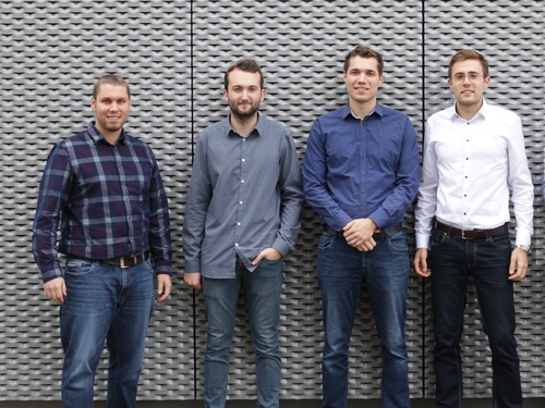 Vier Personen aus dem Hydrieb-Team, v.l.n.r.: Stipendiat Christian Riemer, Janis Lenz, Tobias Riemer, Nathan Wall