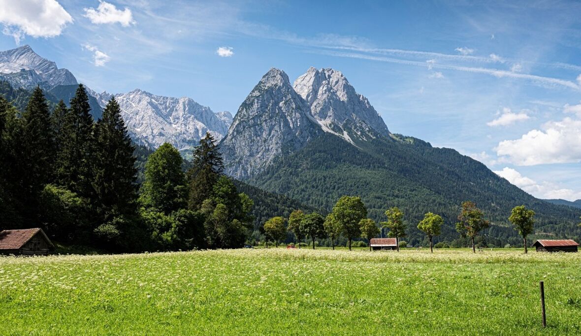  Bergpanorama mit Windrad unerwünscht