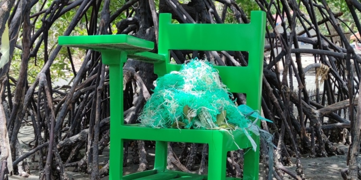 Schulstühle aus Meeresmüll