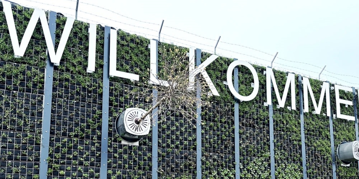 Bundesgartenschau eröffnet mit surrealer Fassade aus Hohenheim