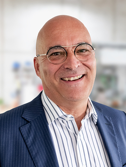 Cyrill Hugi, Experte für grüne Technologien und CEO der Schweizer Enespa AG