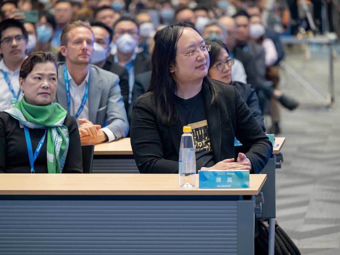 Wang Mei-hua und Audrey Tang, Preisträgerin des Right Livelihood Award 2025, bei der Eröffnungsfeier der CYBERSEC 2023