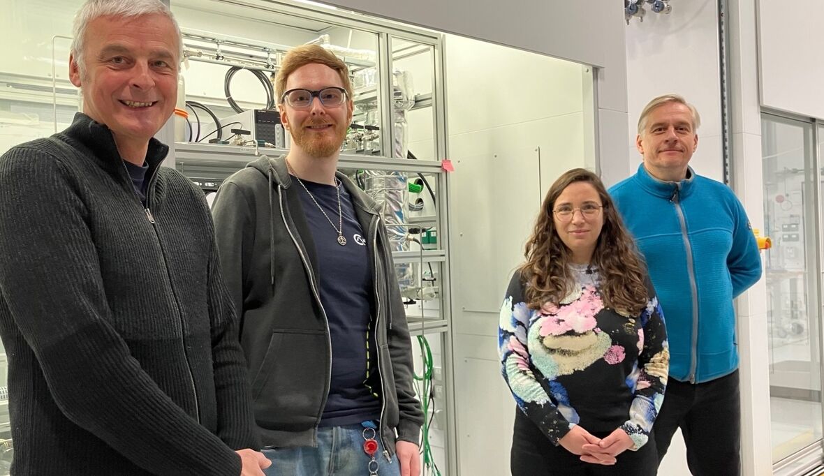 Methanol zu Wasserstoff: Demonstrationsanlage für eine netzunabhängige Stromversorgung