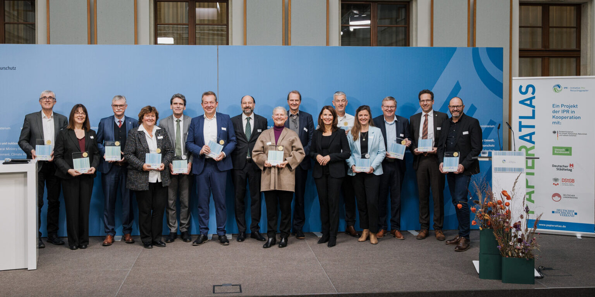 Blauer Engel im Trend: Immer mehr Kommunen und Hochschulen nutzen Recyclingpapier