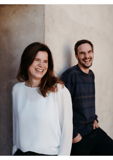 Juliane und Adrian Spieker haben mit PFABO ein Mehrwegsystem entwickelt, das Produktion, Logistik, Reinigung und digitale Nachverfolgung miteinander vereint.