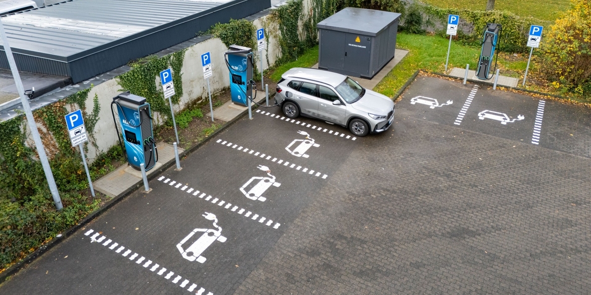 Laden zum Discounter-Preis: Mit ALDI SÜD nimmt Elektromobilität Fahrt auf