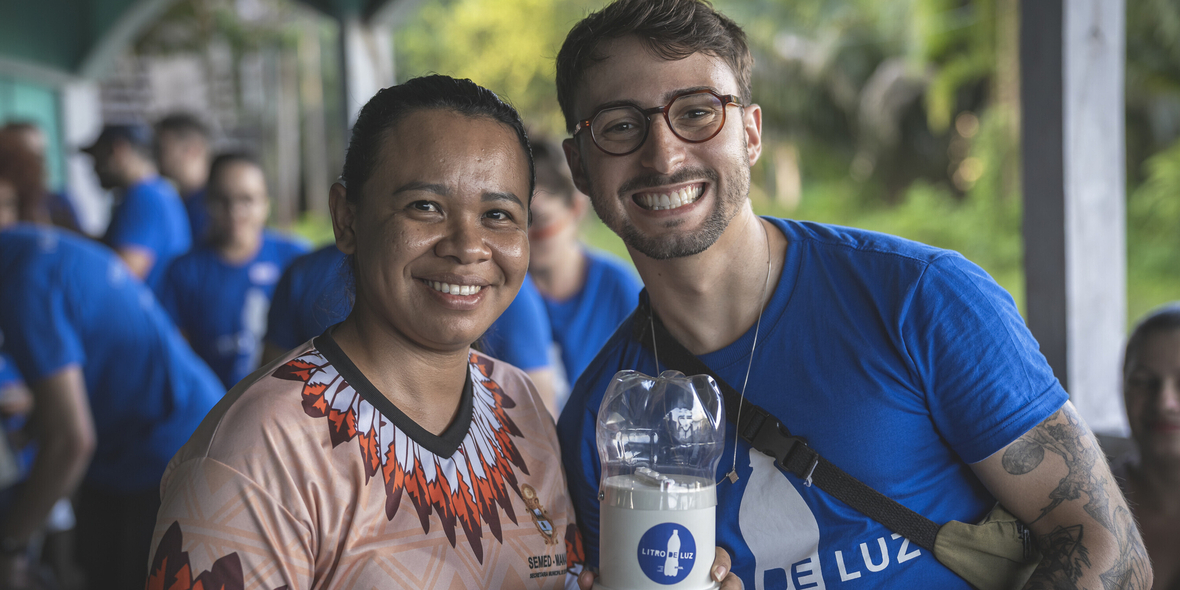 Licht für den Amazonas: Audi und Litro de Luz bringen nachhaltige Energie zu Flussgemeinden