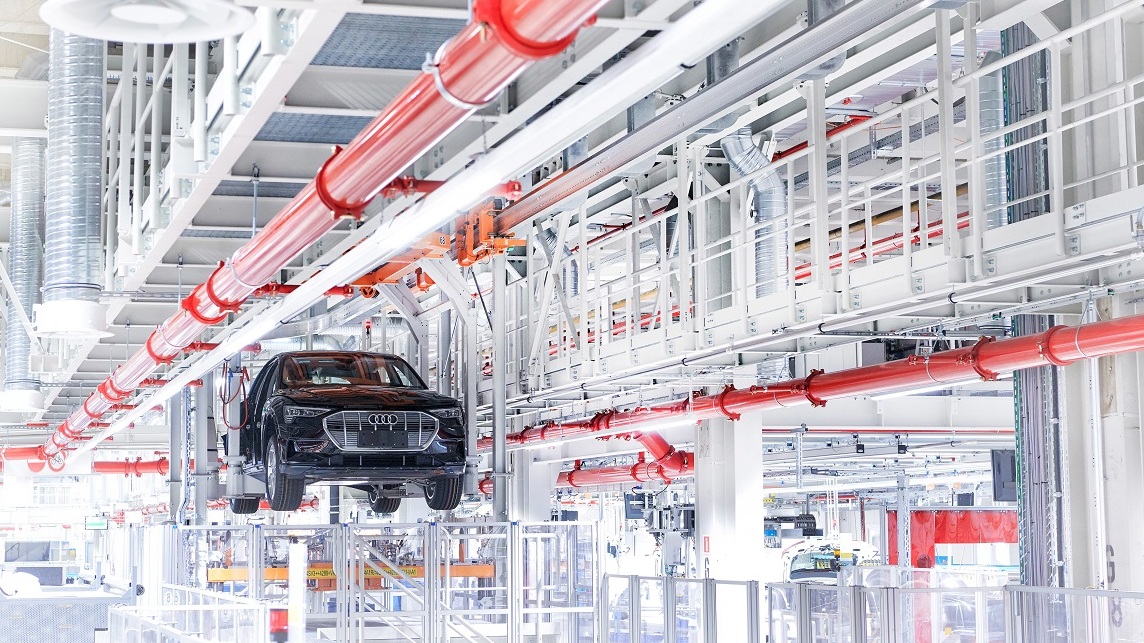 Produktion des Audi e-tron im CO2-neutralen Werk von Audi Brüssel 