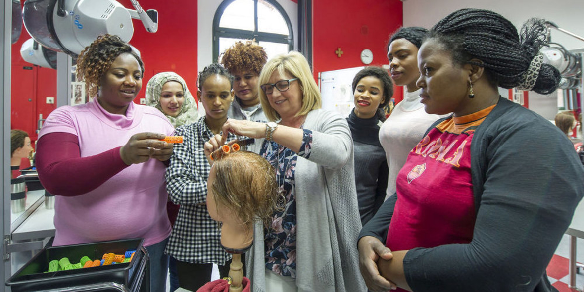 Berufsschulklasse für junge Frauen in Ingolstadt erfolgreich gestartet
