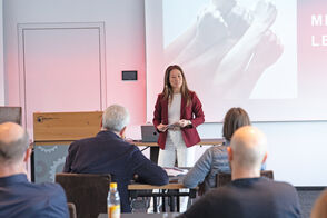 Die ehemalige Profi-Turnerin Kim Bui sprach über olympischen Werte.