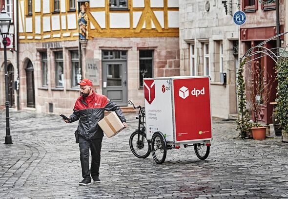 Emissionsfreie Paketzustellung per Lastenrad in der Nürnberger Innenstadt.  