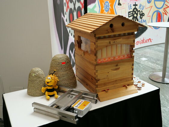 Ein Bienenhaus der Deutschen Telekom