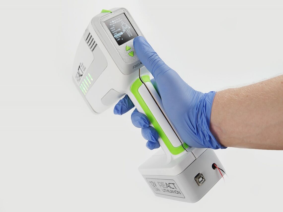 REACT: Ein neues System zum Stillen von Blutungen aus einer Messerwunde.